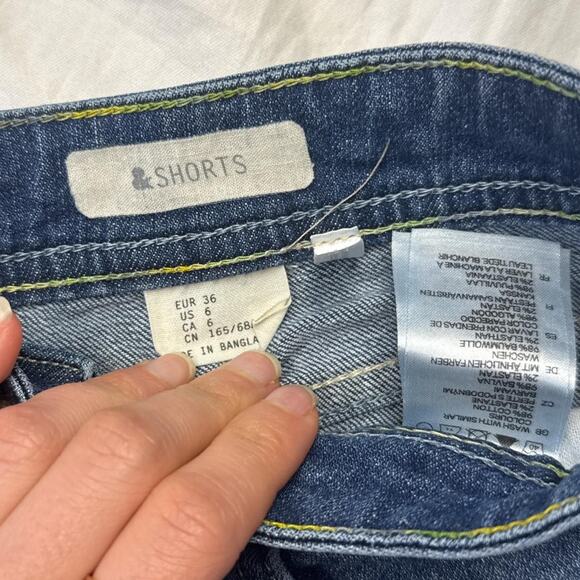 Mid low rise denim shorts rolled bottoms shorts medium wash blue size US 6 - Picture 6 of 7